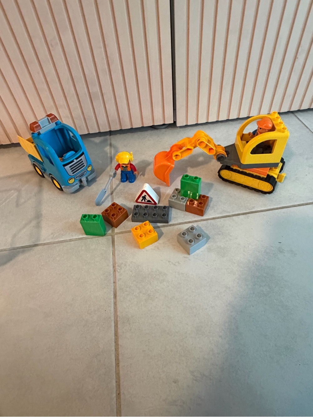 Lego Duplo truck and track 10812
